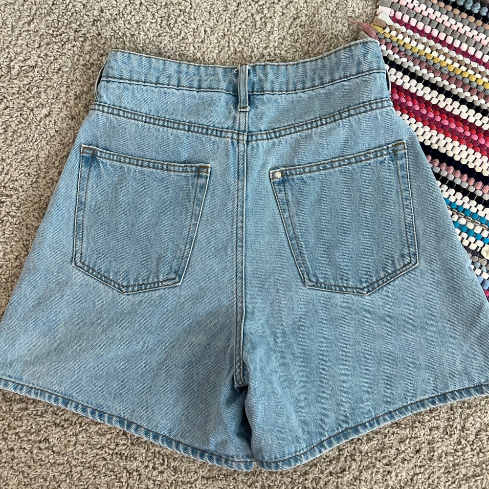 H&M HIGH-RISE DENIM SHORTS